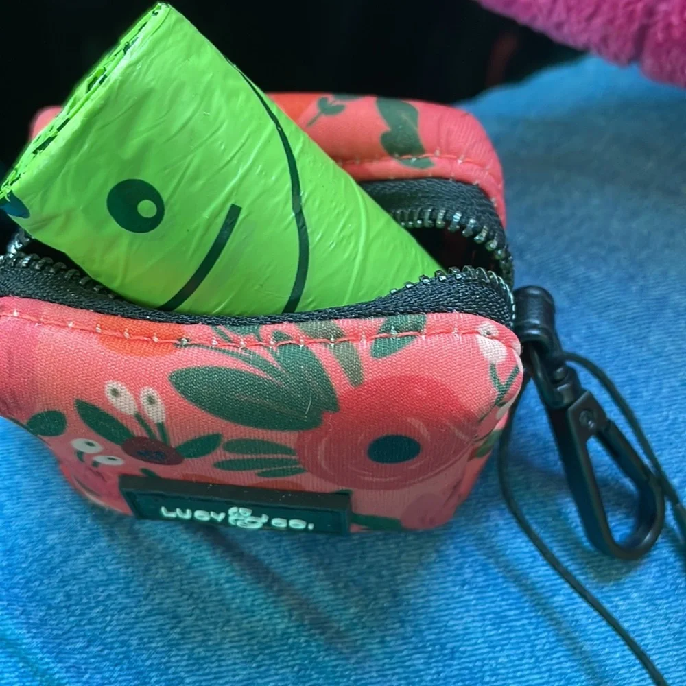 Dog poop 💩 bag holder